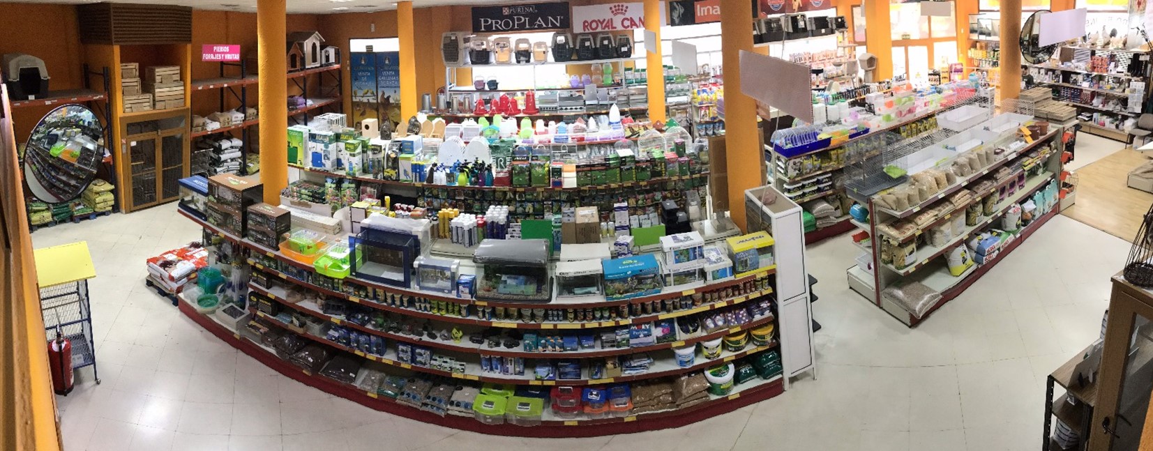 Exterior de la tienda Agrobrunete en Brunete
