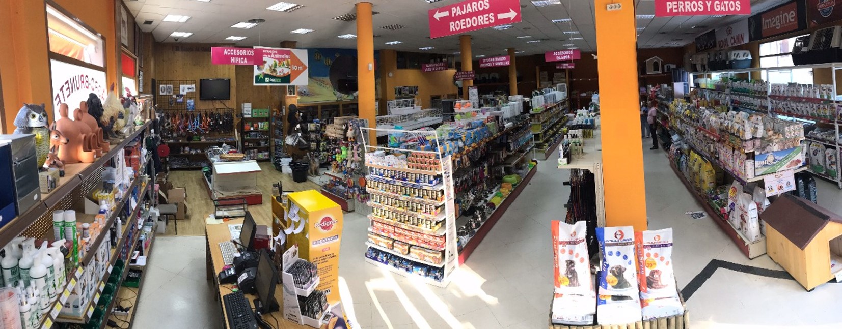 Interior de la tienda Agrobrunete
